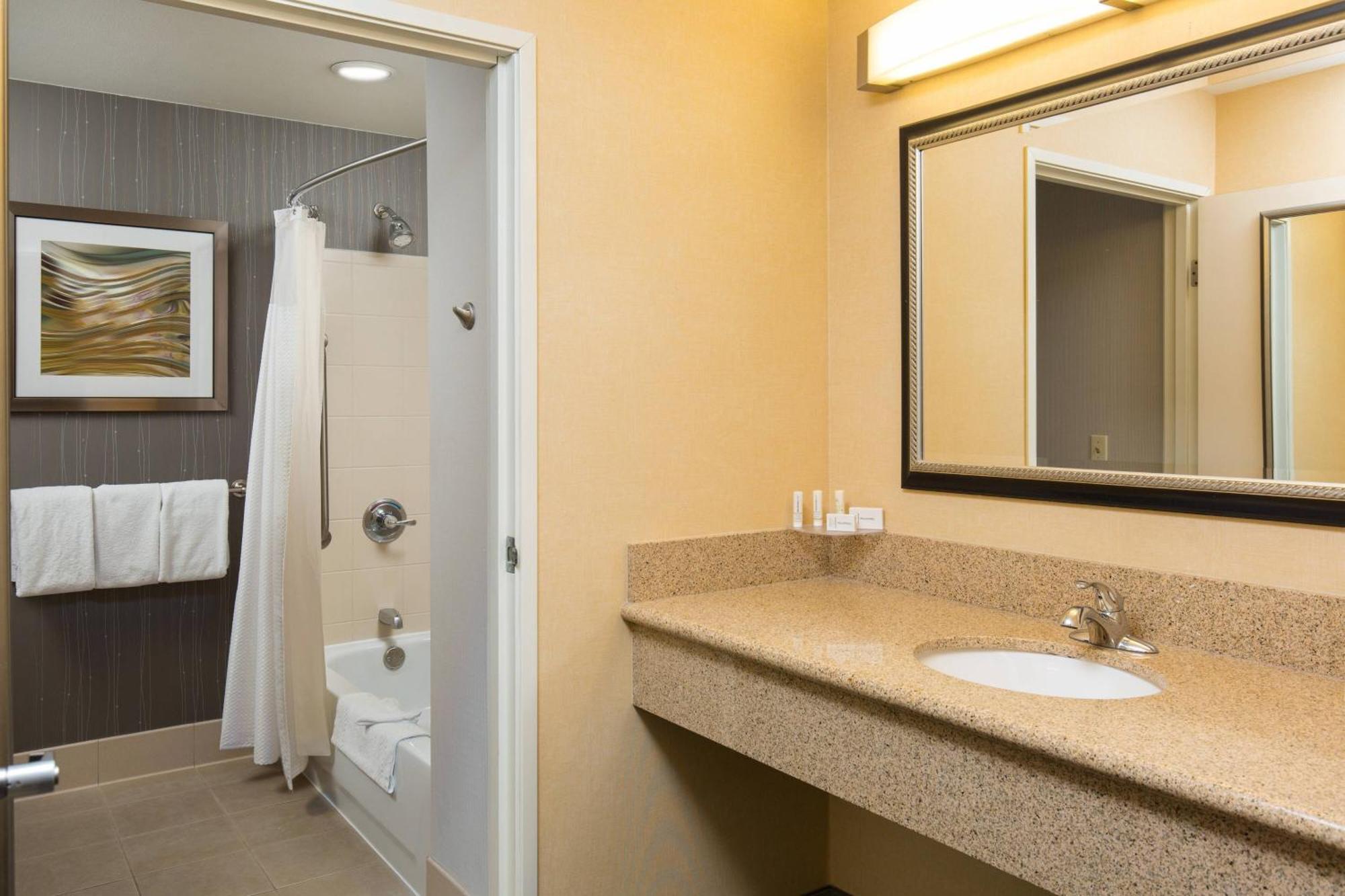 Courtyard By Marriott Ontario Rancho Cucamonga Hotel Ngoại thất bức ảnh